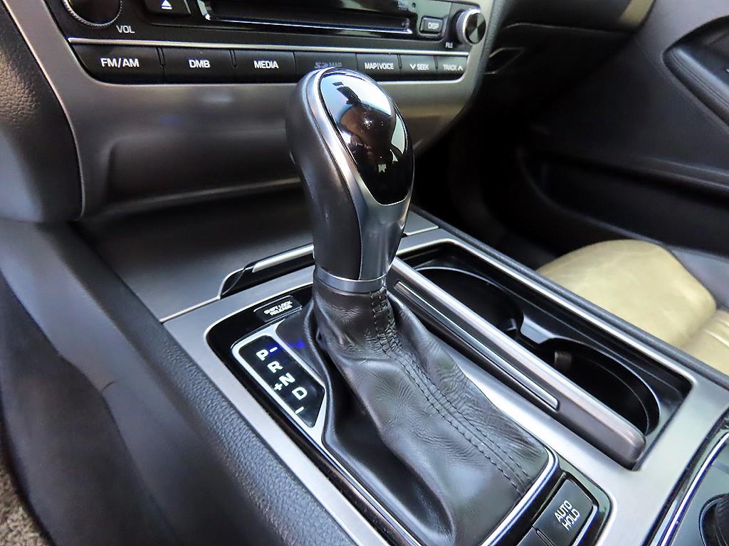 HYUNDAI Genesis - Vista 11