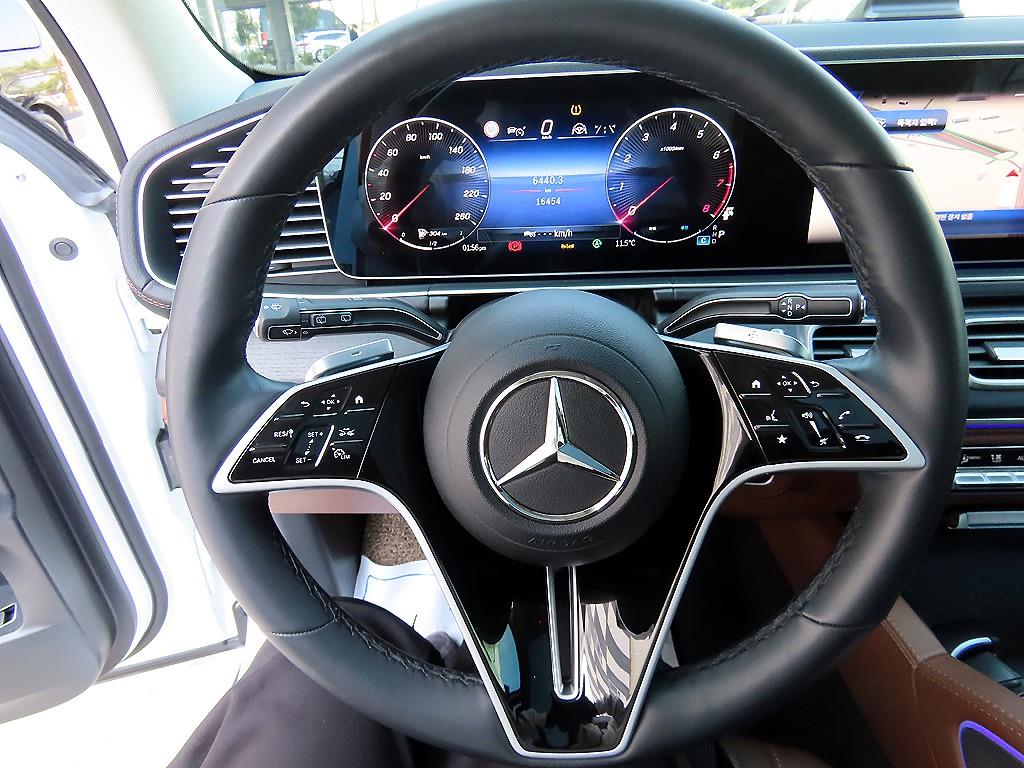 Mercedes Benz GLE Class - Vista 8