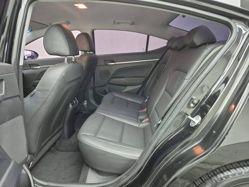 HYUNDAI Avante - Vista 12