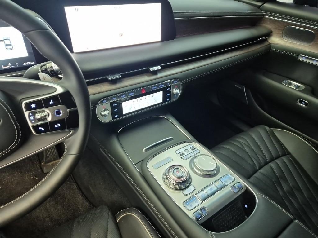 Genesis G90 - Vista 10