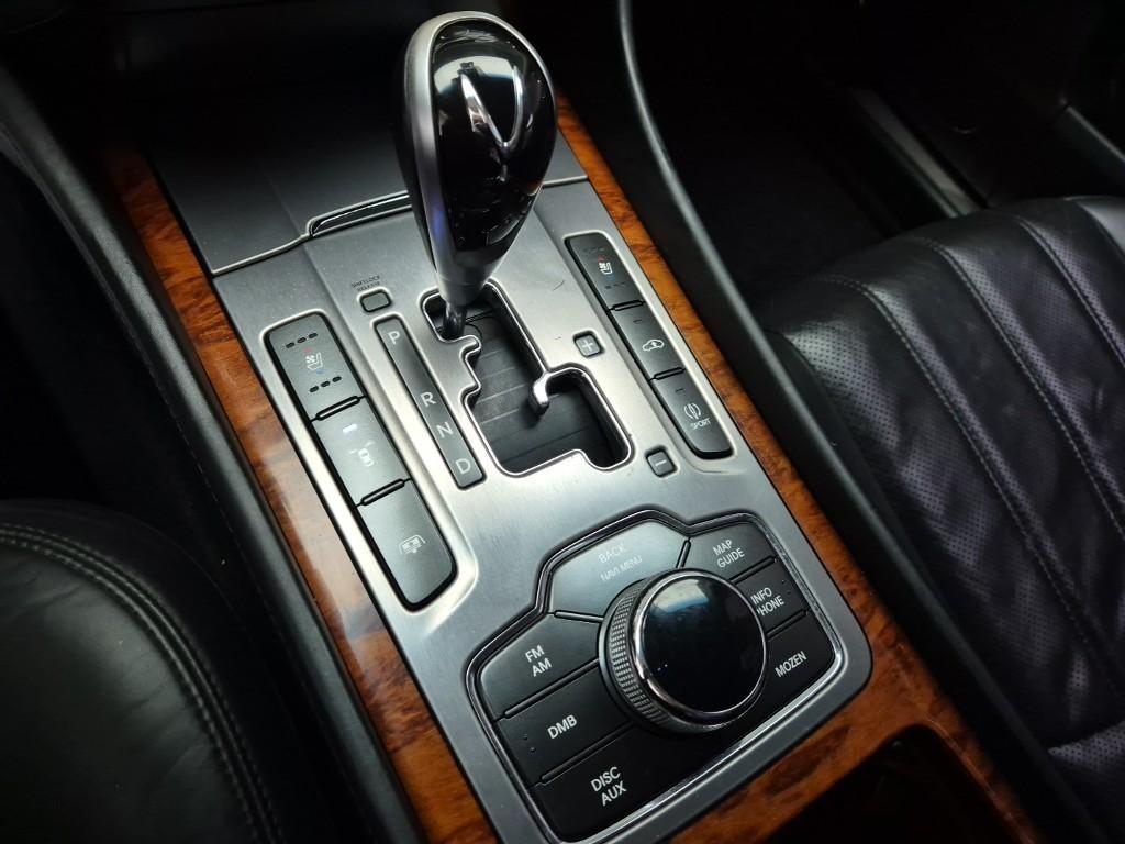 HYUNDAI Equus - Vista 8