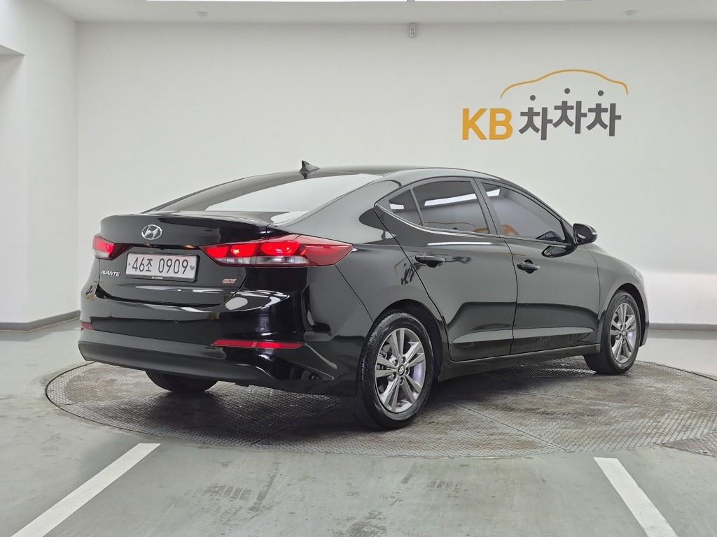 HYUNDAI Avante - Vista 4