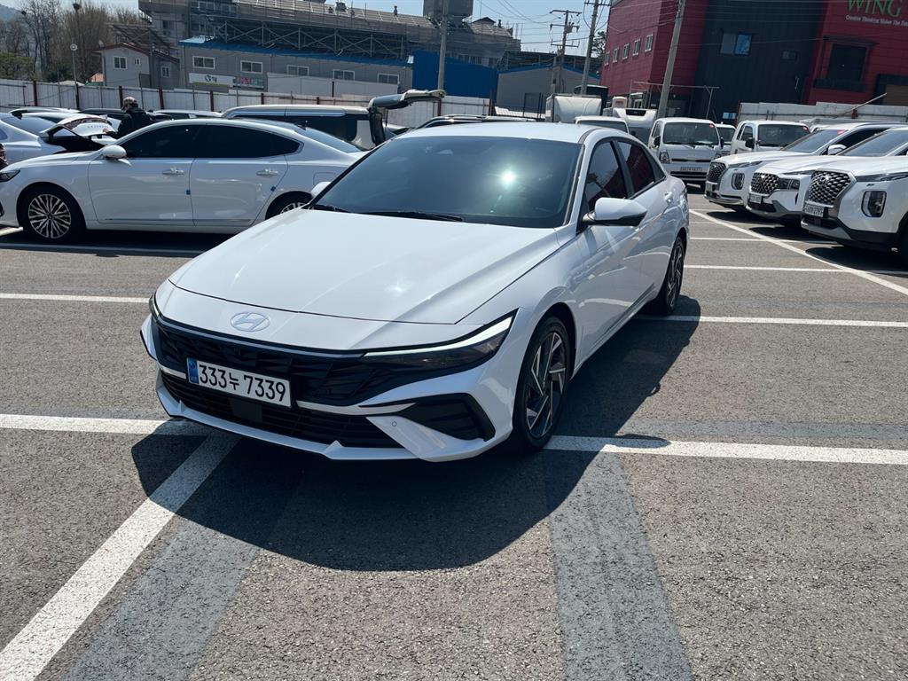 HYUNDAI Avante - Vista 3