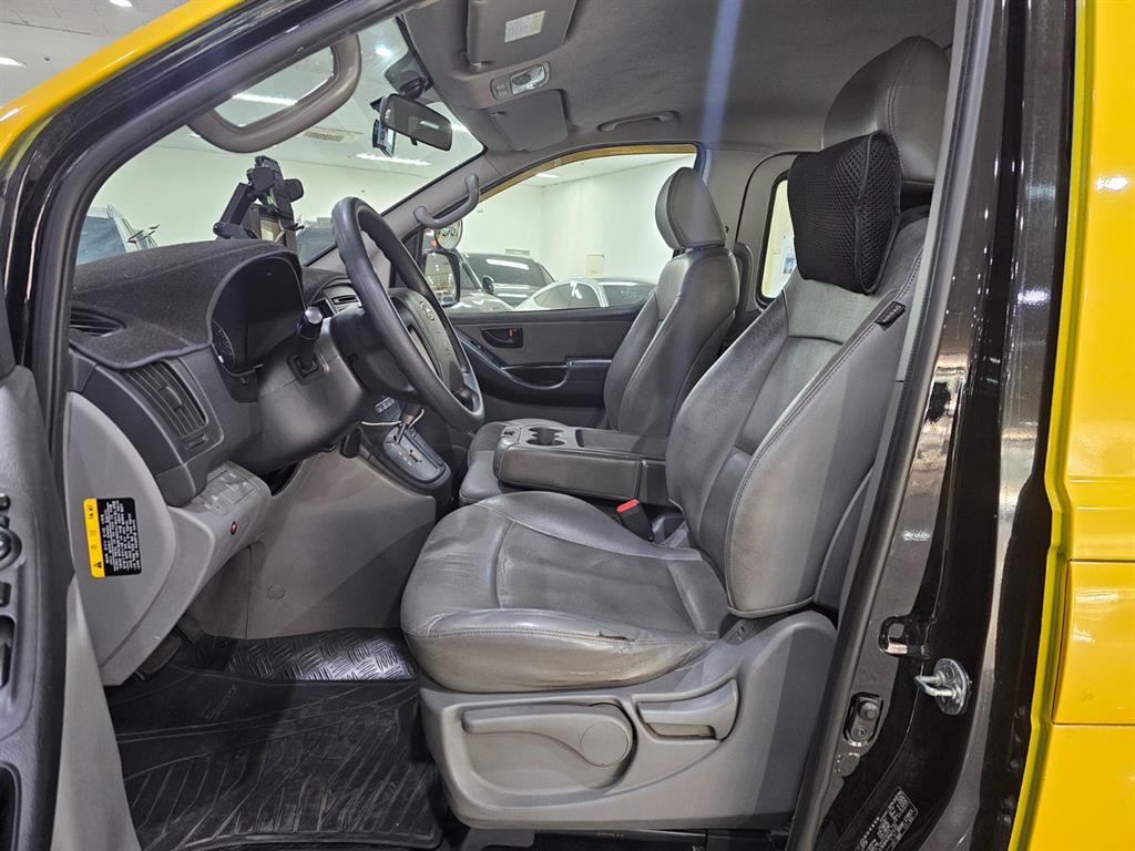 HYUNDAI Starex - Vista 8