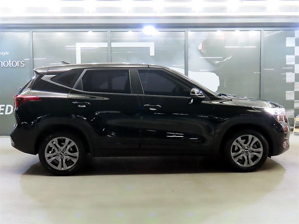 KIA Seltos - Vista 3