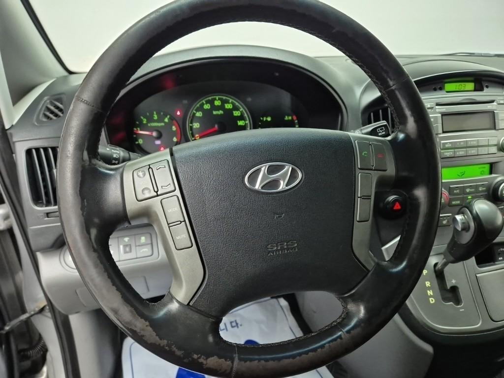 HYUNDAI Starex - Vista 9