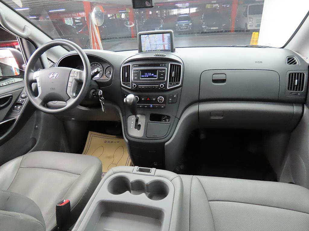 HYUNDAI Starex - Vista 5
