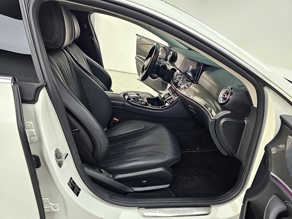 Mercedes Benz CLS Class - Vista 11