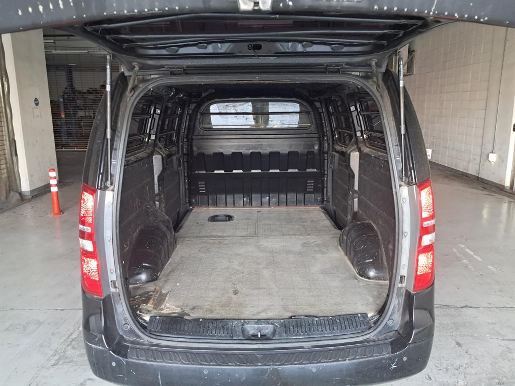 HYUNDAI Starex - Vista 5