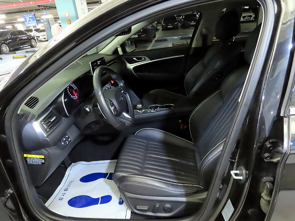 Genesis G70 - Vista 6