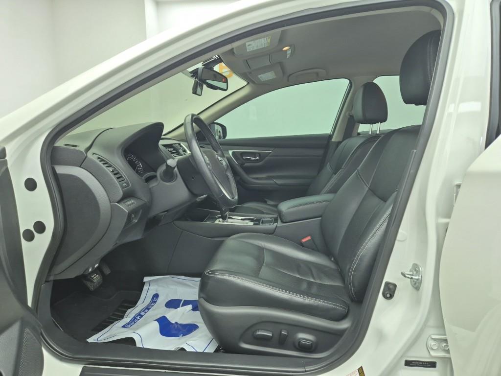 Nissan Altima - Vista 11