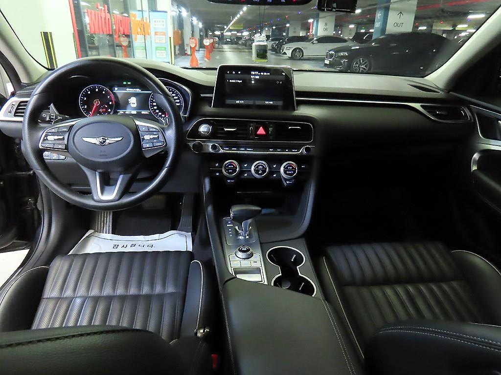 Genesis G70 - Vista 10