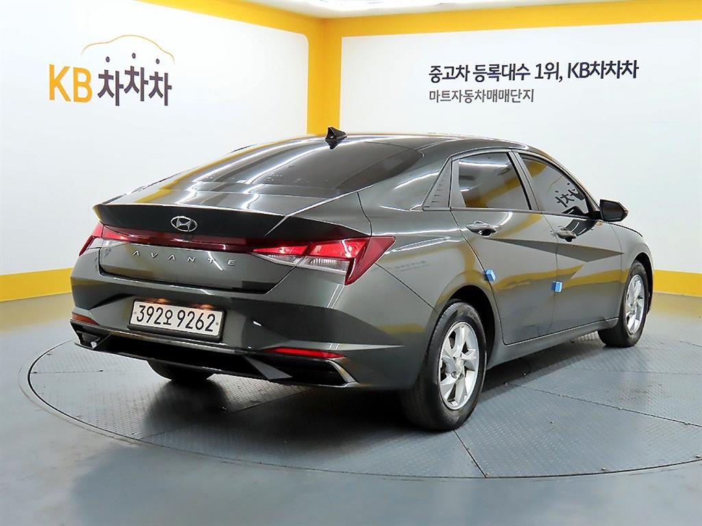 HYUNDAI Avante - Vista 4