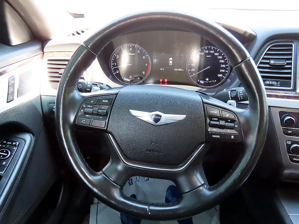 HYUNDAI Genesis - Vista 7