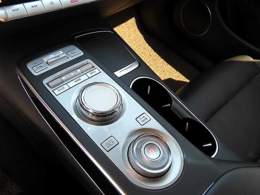 Genesis GV70 - Vista 11