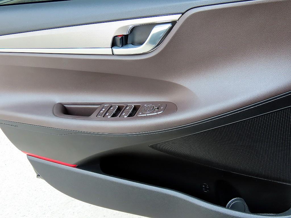 HYUNDAI Grandeur - Vista 11