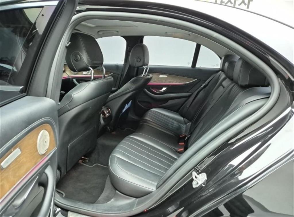 Mercedes Benz E class - Vista 12