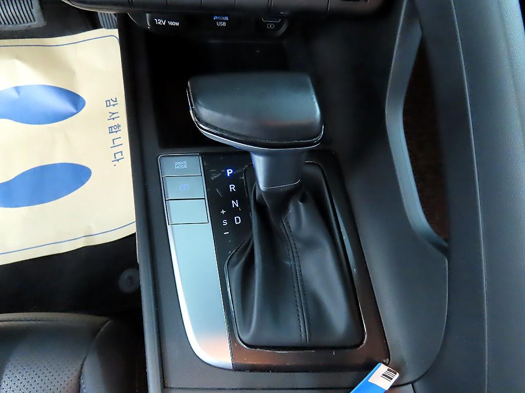 HYUNDAI Avante - Vista 10