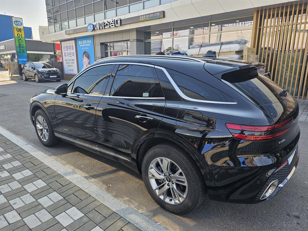 Genesis GV70 - Vista 3