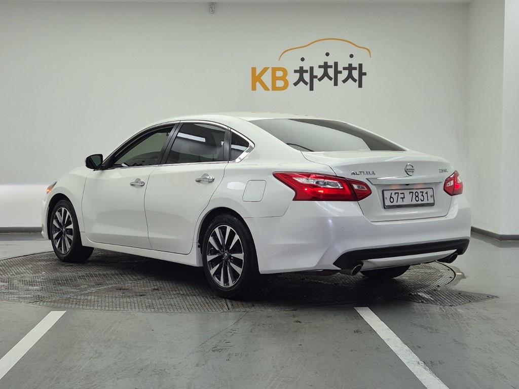 Nissan Altima - Vista 3