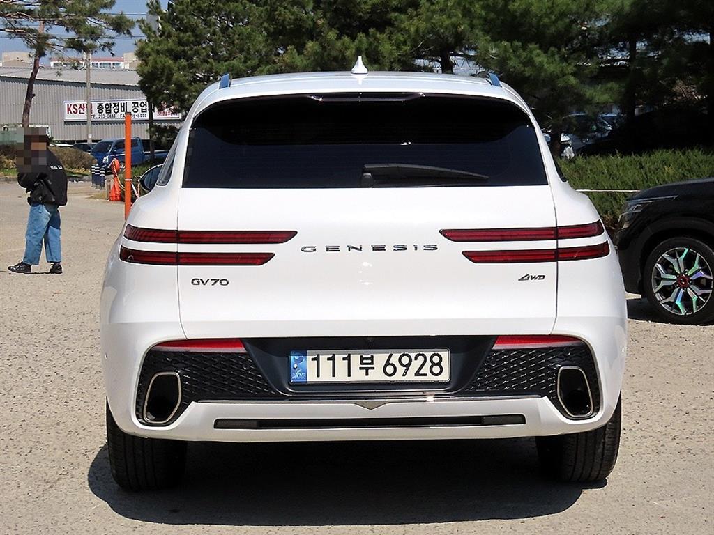 Genesis GV70 - Vista 4