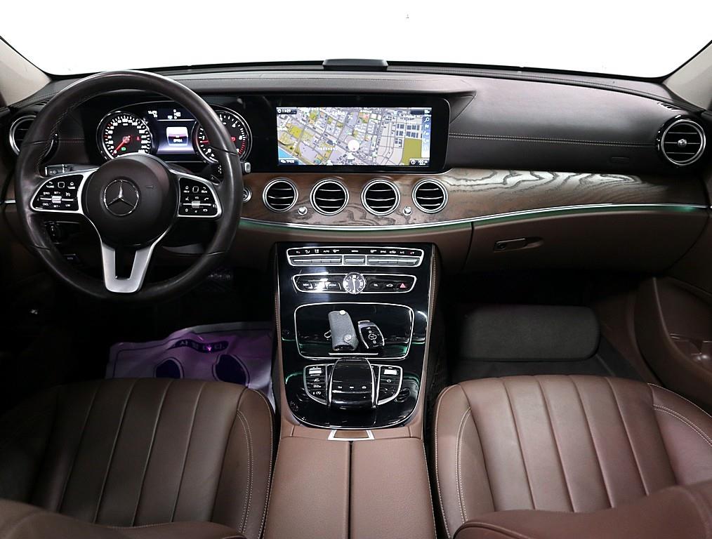 Mercedes Benz E class - Vista 5