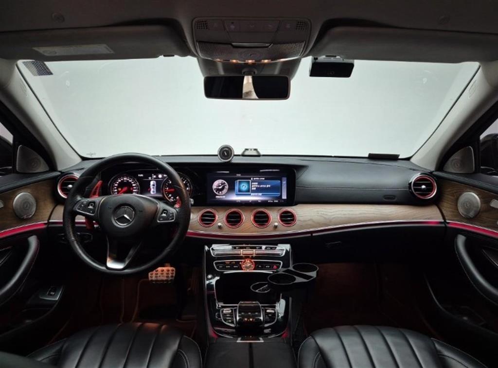 Mercedes Benz E class - Vista 7