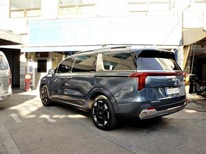 KIA Carnival - Vista 8
