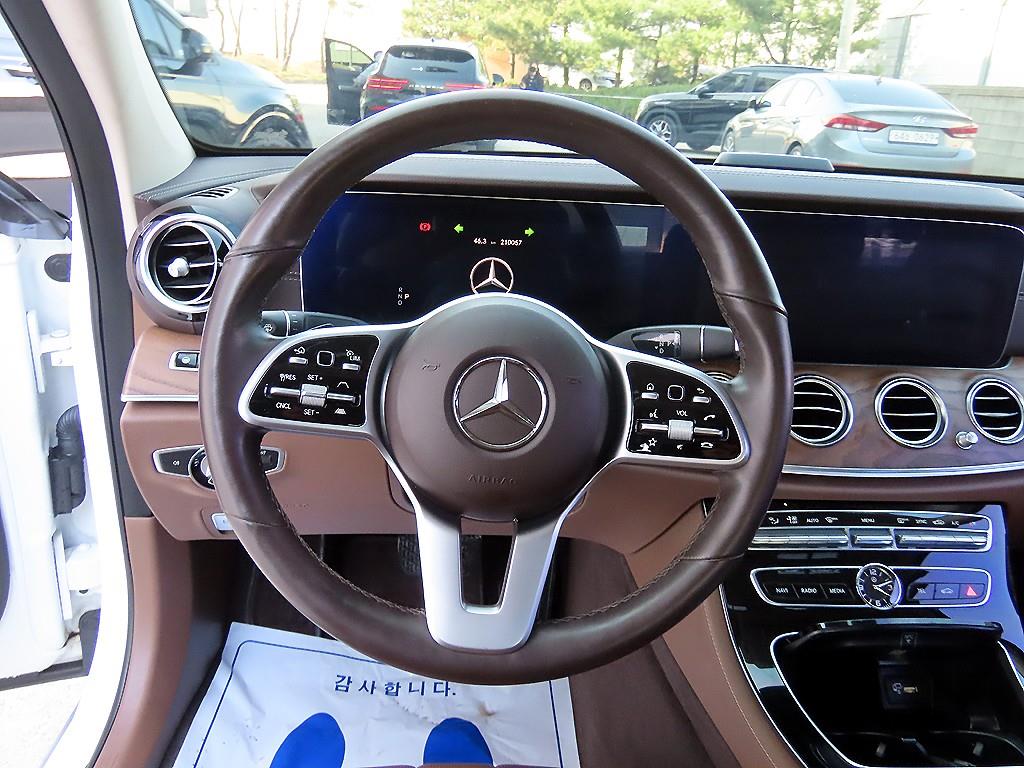 Mercedes Benz E class - Vista 8