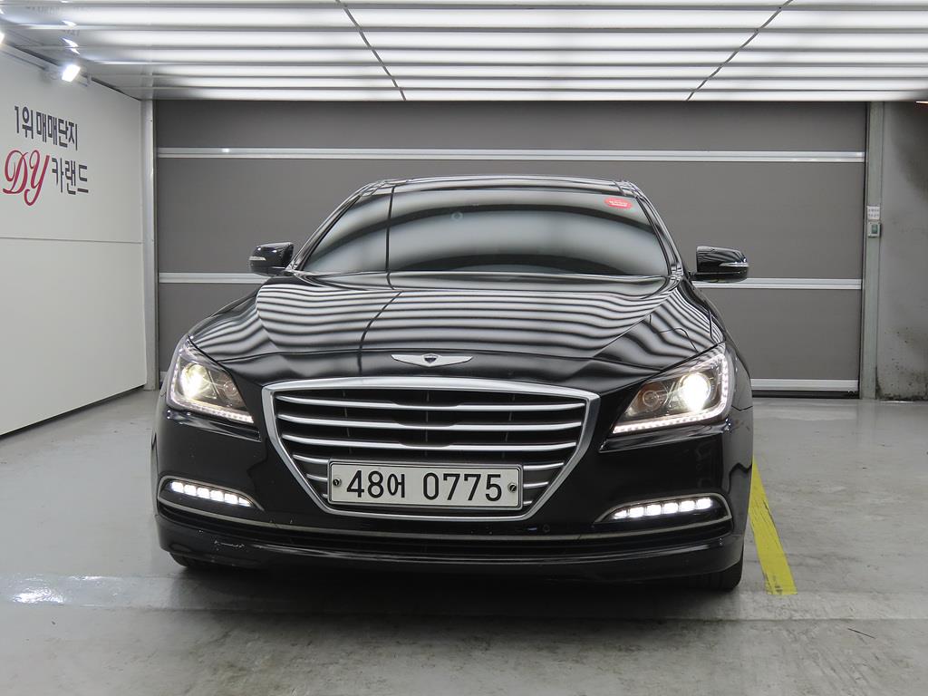 HYUNDAI Genesis - Vista 2