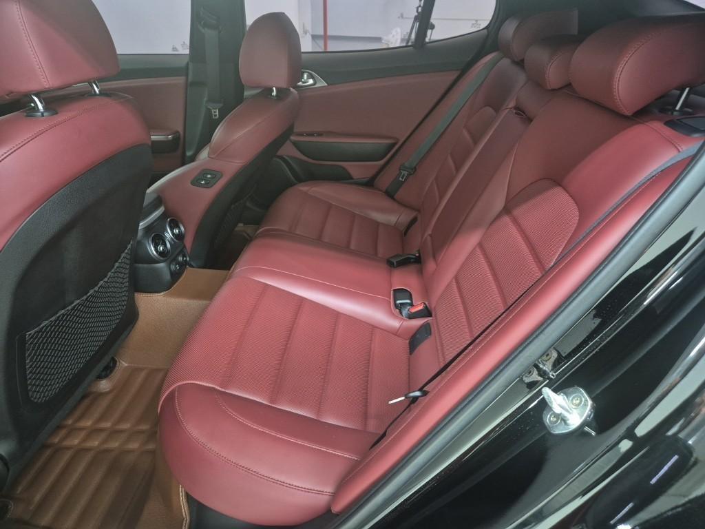 KIA Stinger - Vista 12