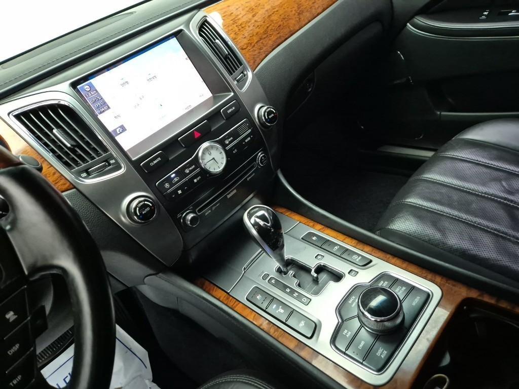 HYUNDAI Equus - Vista 10