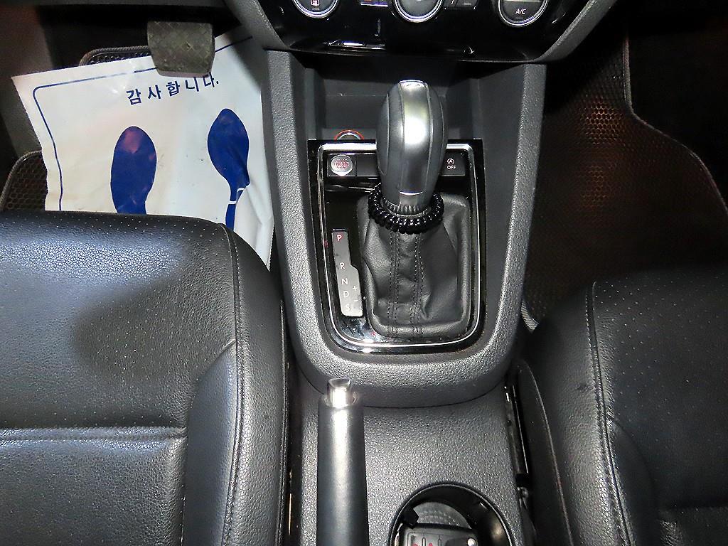 Volkswagen Jetta - Vista 12