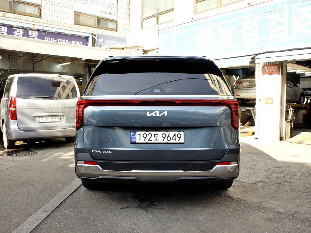 KIA Carnival - Vista 5