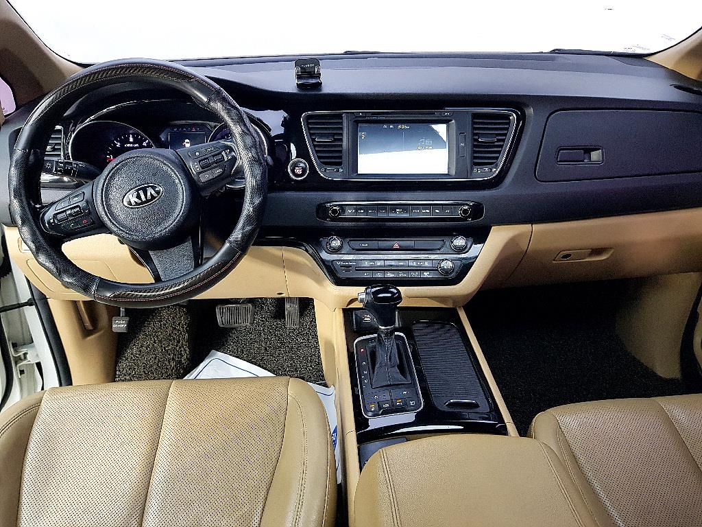 KIA Carnival - Vista 5