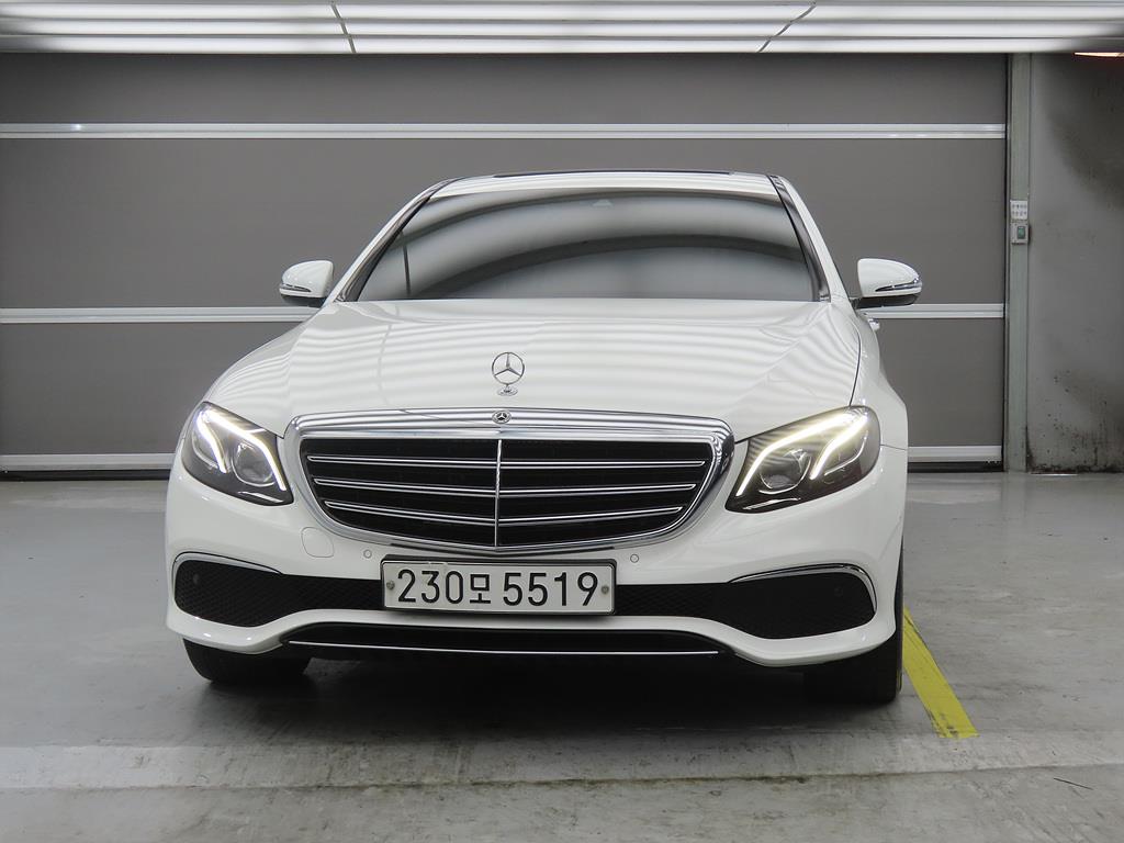 Mercedes Benz E class - Vista 2