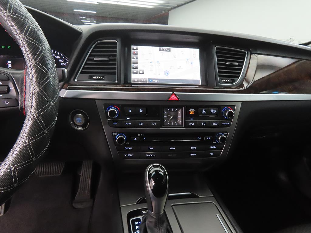 HYUNDAI Genesis - Vista 10