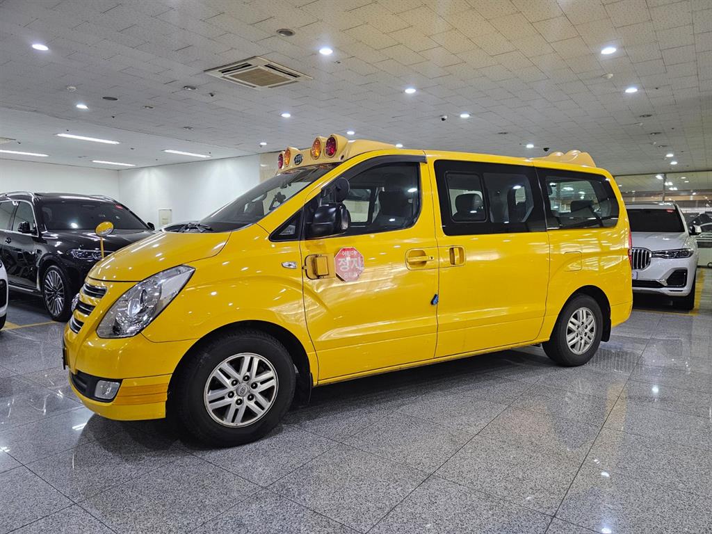 HYUNDAI Starex - Vista 2