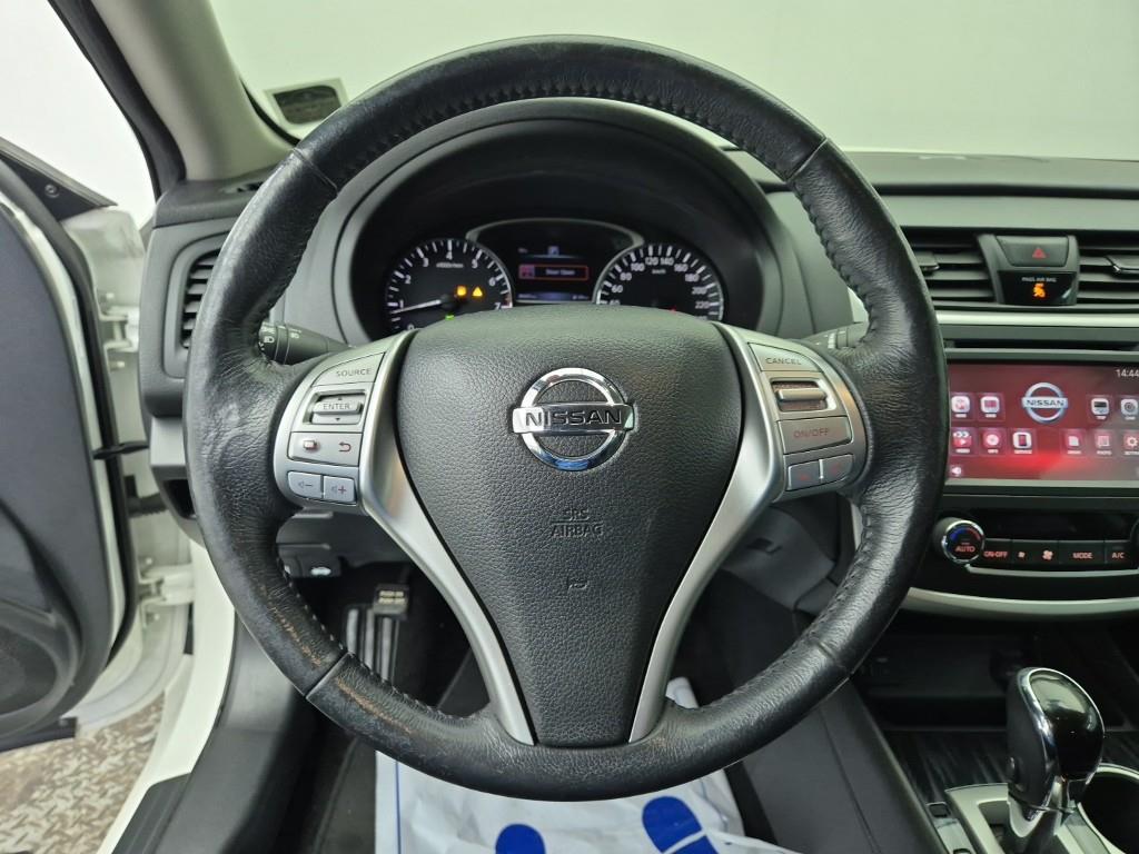 Nissan Altima - Vista 9