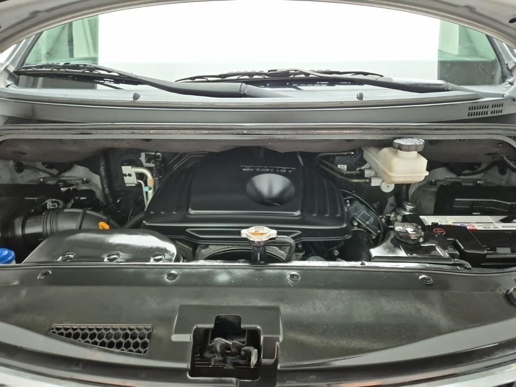 HYUNDAI Starex - Vista 5