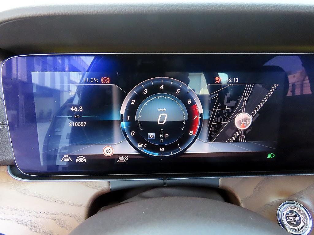 Mercedes Benz E class - Vista 9