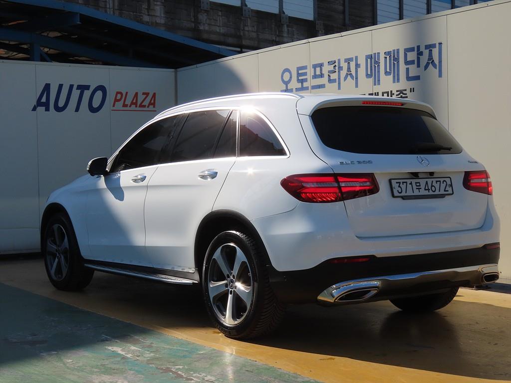 Mercedes Benz GLC Class - Vista 4