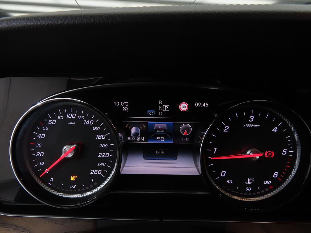 Mercedes Benz E class - Vista 9