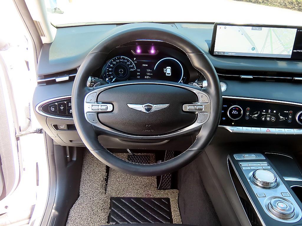 Genesis GV70 - Vista 8