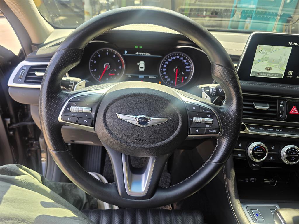 Genesis G70 - Vista 9