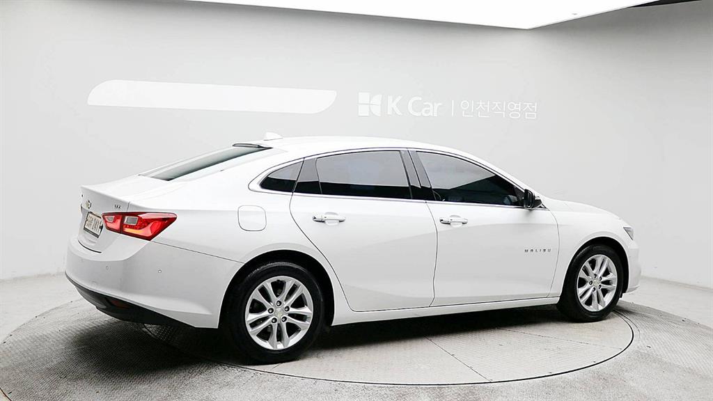 Chevrolet Malibu - Vista 3