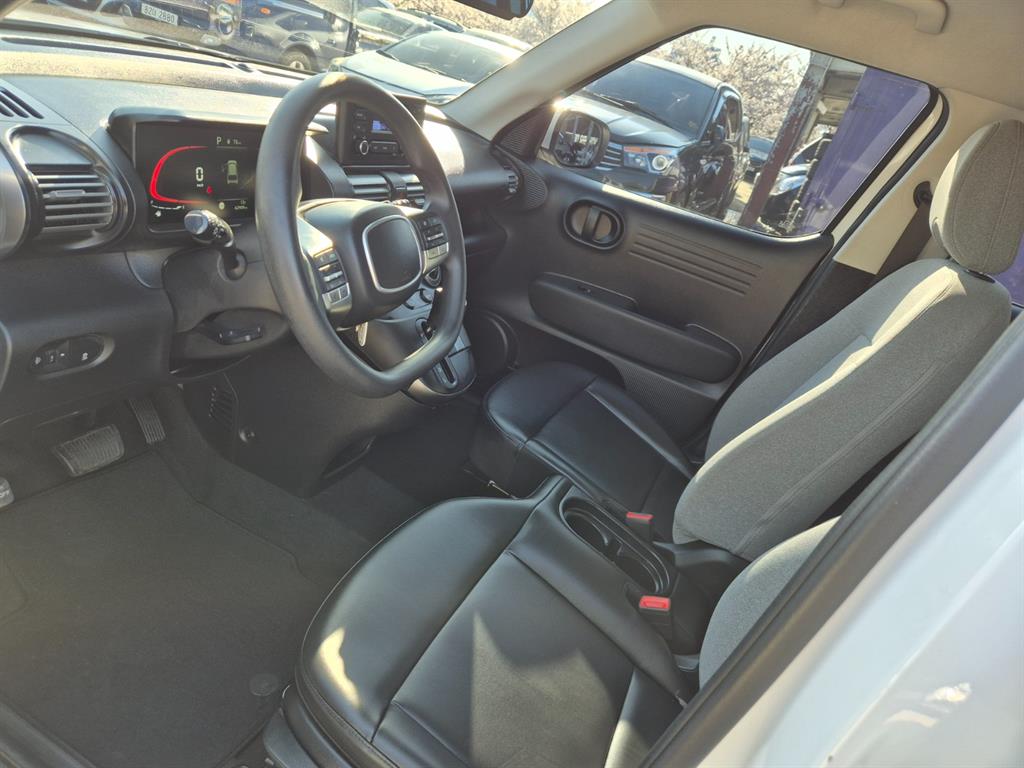 HYUNDAI Casper - Vista 10