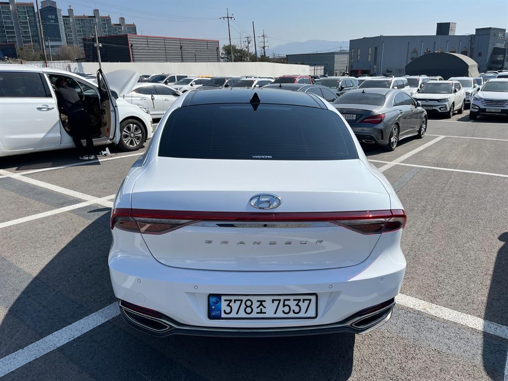 HYUNDAI Grandeur - Vista 2