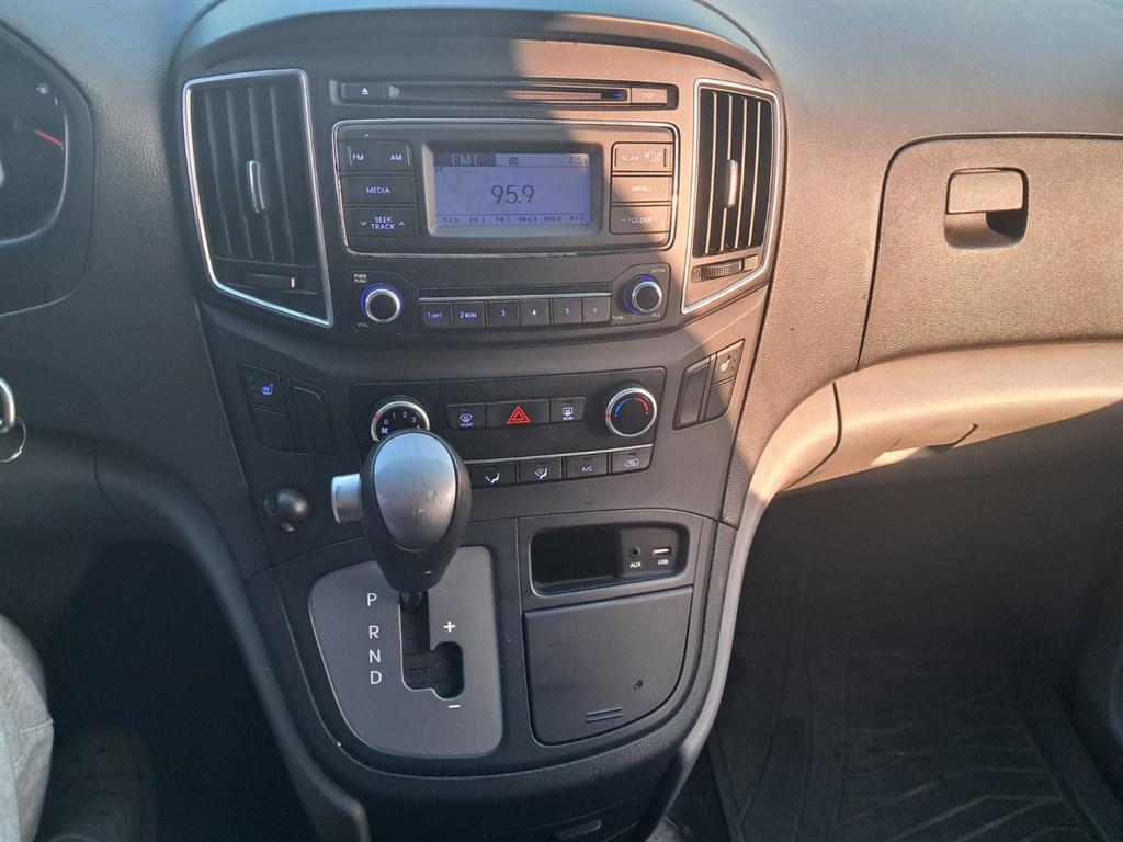 HYUNDAI Starex - Vista 7