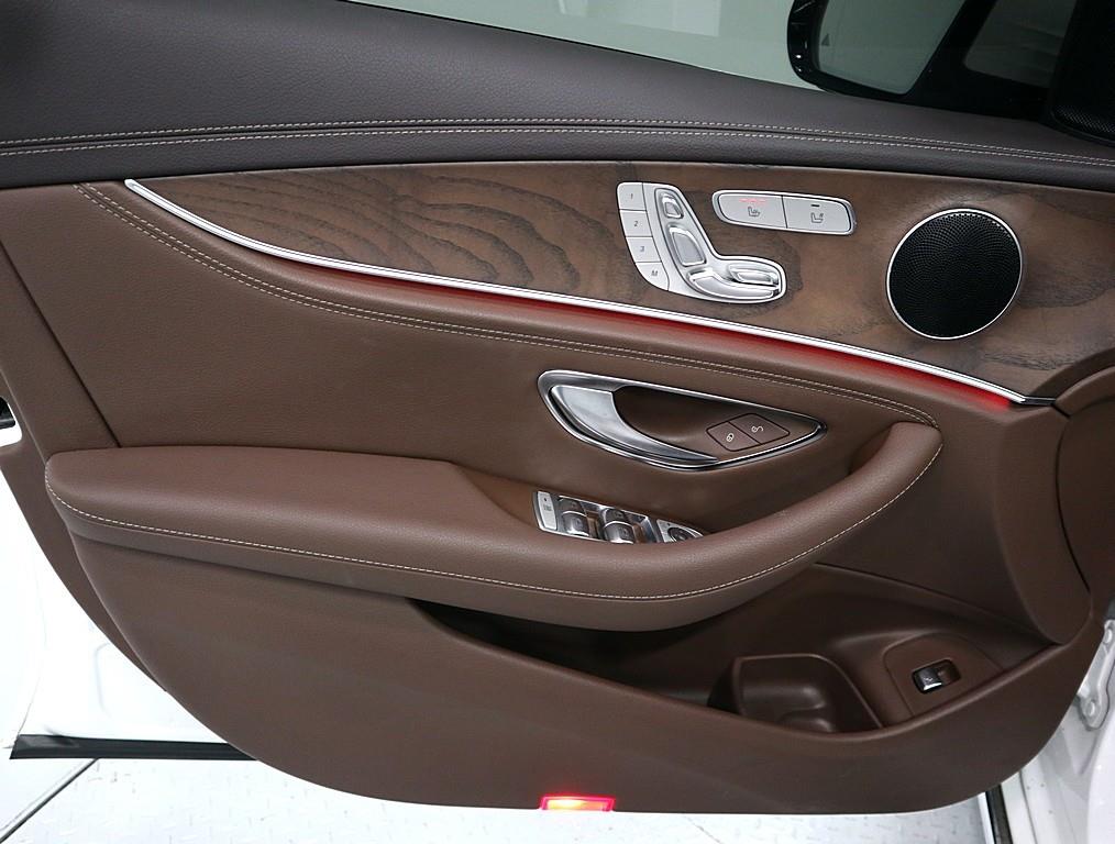 Mercedes Benz E class - Vista 8